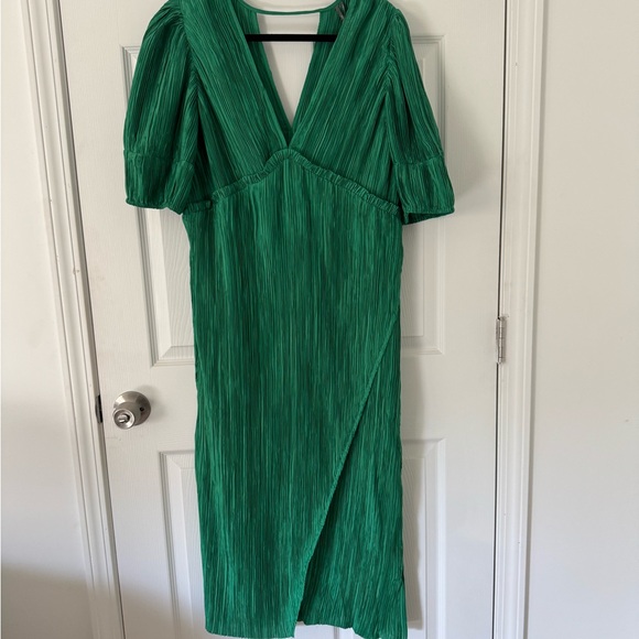 Elegant Green Dress - Picture 5 of 6